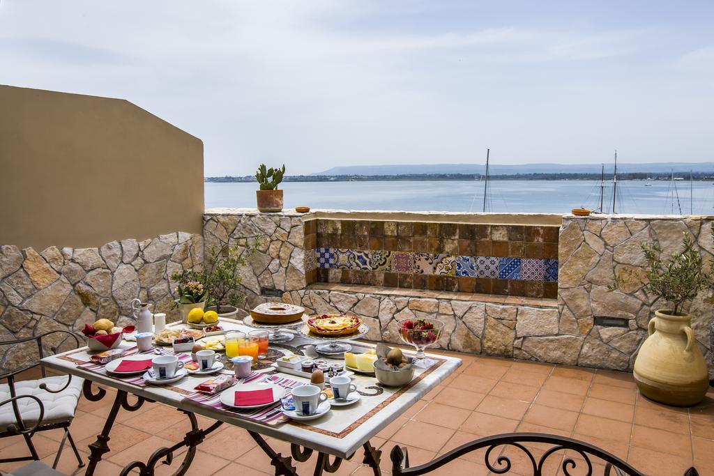 Bed and Breakfast Palazzo Giunta - Porta Marina Ortigia à Syracuse Extérieur photo